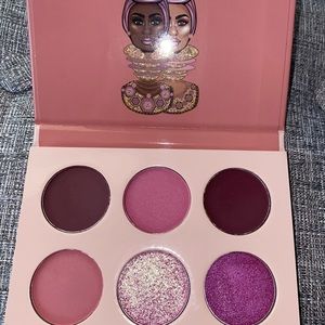 The Mauves eyeshadow palette by Juvia’s Place
